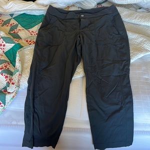 Athleta trekkie crops. Sz 12